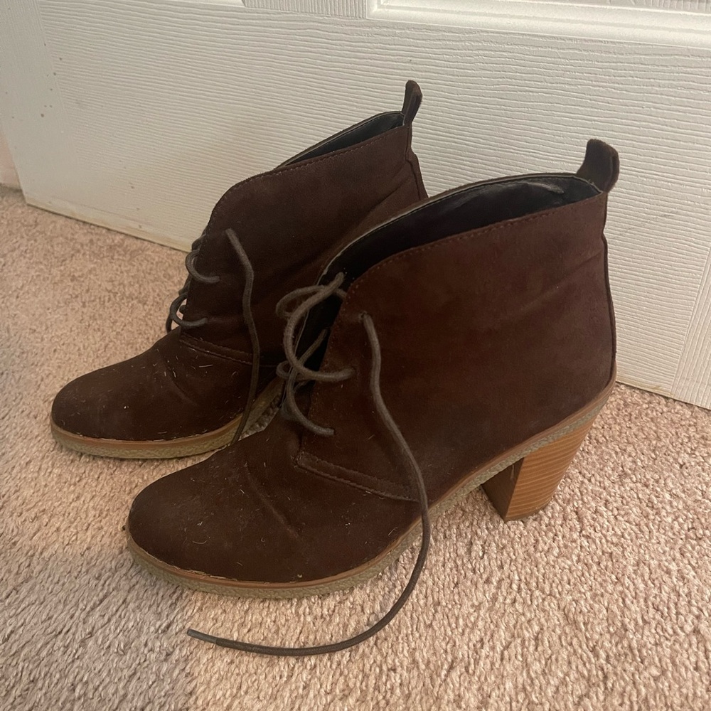 American Eagle boots size 9